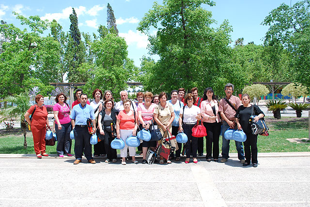 Obra social La Caixa y el Gobierno de la Región de Murcia homenajean a los cuidadores familiares de personas dependientes - 1, Foto 1