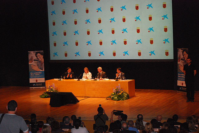 Obra social La Caixa y el Gobierno de la Región de Murcia homenajean a los cuidadores familiares de personas dependientes - 2, Foto 2
