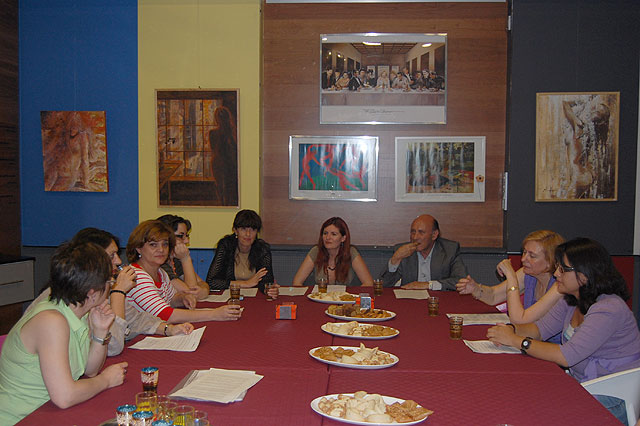 IU pide a la UE más recursos para la autonomía de la mujer - 1, Foto 1