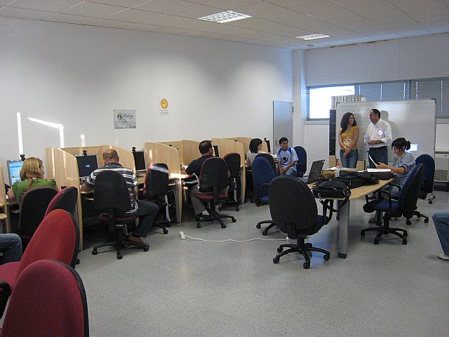 Se clausura el curso de “Informática Avanzada” con la entrega de diplomas a los quince alumnos que han realizado esta acción formativa - 2, Foto 2