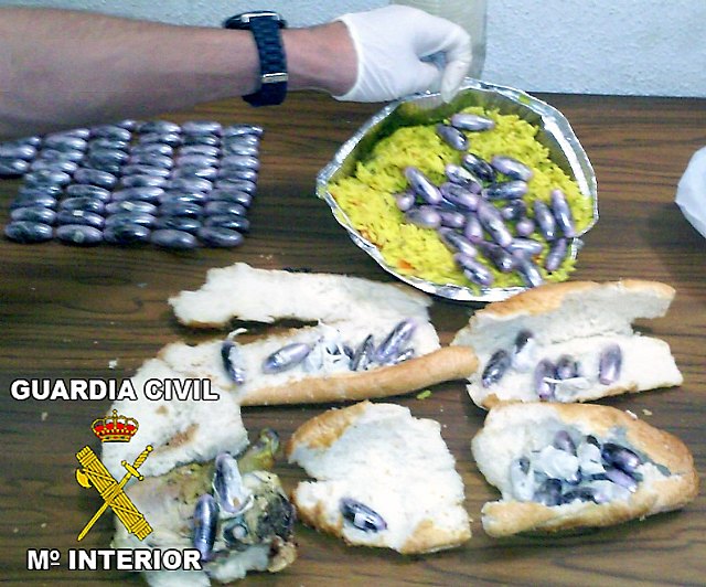 La Guardia Civil incauta más de un centenar de “bellotas” de hachís, Foto 2