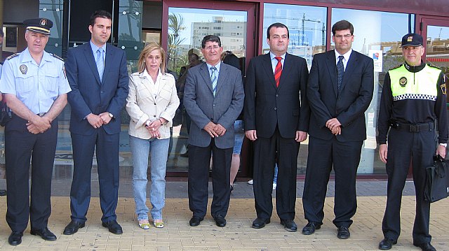 Reverte cierra la campaña de Seguridad Vial desarrollada en Águilas con la entrega de cien nuevos cascos para motoristas - 1, Foto 1