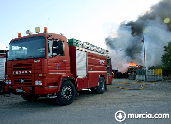 Efectivos del Parque de Bomberos de Alhama-Totana sofocan un incendio en un almacén de brócoli en Totana - 2, Foto 2