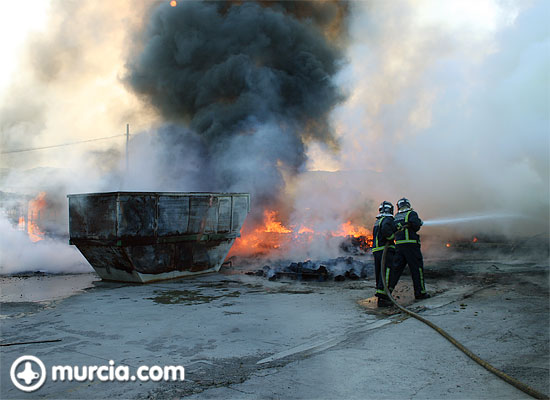 Efectivos del Parque de Bomberos de Alhama-Totana sofocan un incendio en un almacén de brócoli en Totana - 3, Foto 3