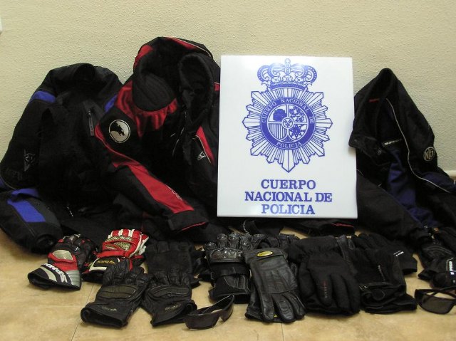 Se han recuperado 19 cascos, 8 baúles, y numerosos juegos de guantes y chaquetas de moto, entre otros efectos - 2, Foto 2