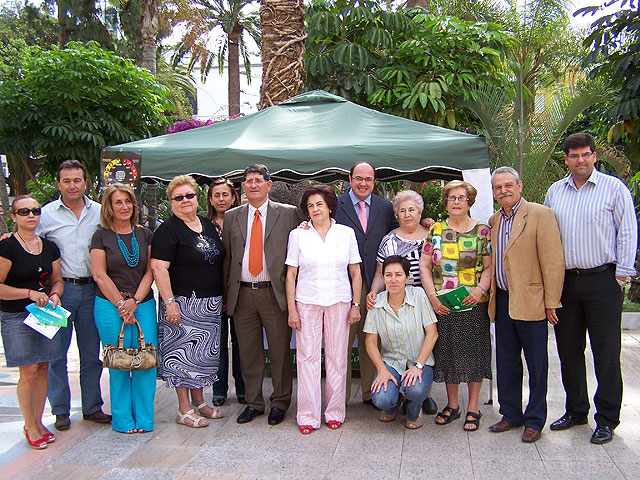El ayuntamiento de Águilas y la delegación local de la Asociación Española Contra el Cancer conmemoran el Día Mundial Sin Tabaco - 1, Foto 1