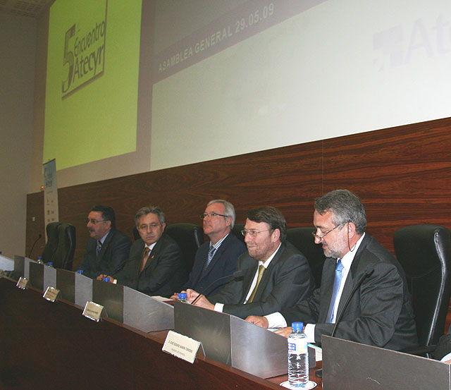 Valcárcel anima a potenciar el uso de energías renovables en el ámbito industrial y doméstico para minimizar el impacto del cambio climático - 2, Foto 2