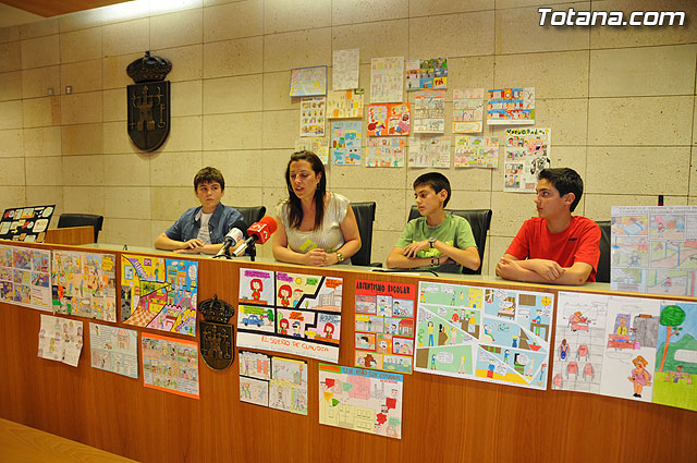 La concejal de Educacin entrega los premios del concurso de cmics contra el absentismo escolar - 16