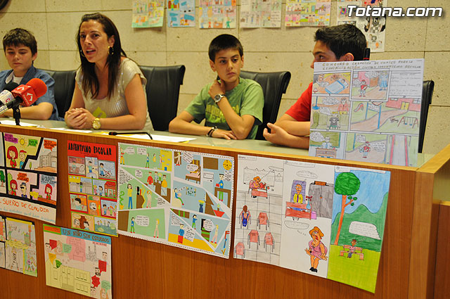 La concejal de Educacin entrega los premios del concurso de cmics contra el absentismo escolar - 19