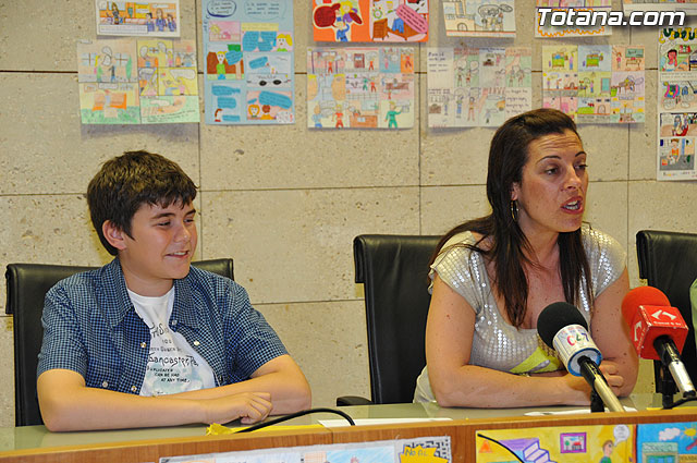 La concejal de Educacin entrega los premios del concurso de cmics contra el absentismo escolar - 24