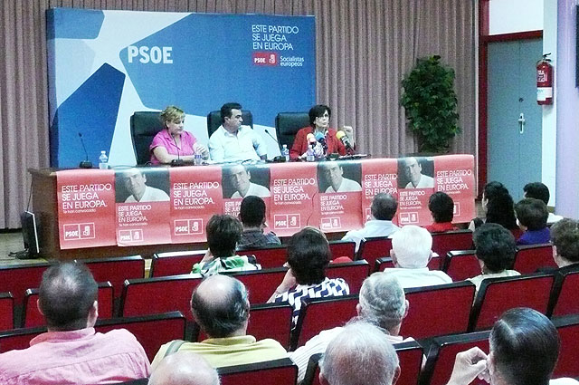 Gloria Martín defiende el compromiso del PSOE de consolidar y ampliar en Europa sus políticas sociales en estos momentos de crisis - 4, Foto 4