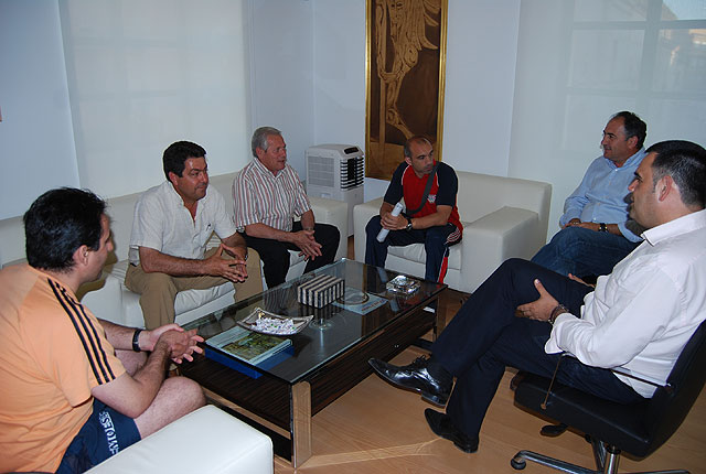 El ayuntamiento apoya al Club Fútbol Sala Capuchinos en su ascenso a Primera Nacional A, Foto 1