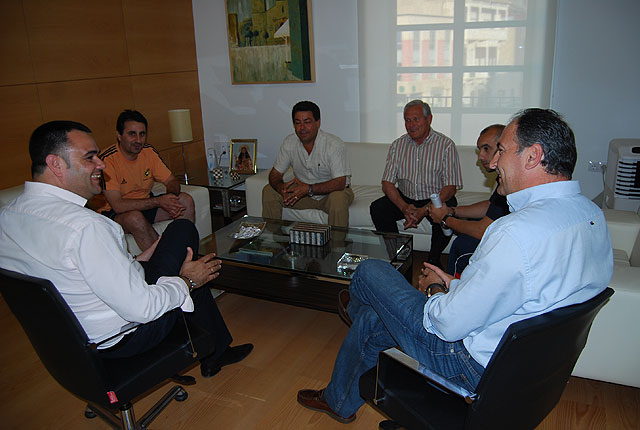 El ayuntamiento apoya al Club Fútbol Sala Capuchinos en su ascenso a Primera Nacional A, Foto 2