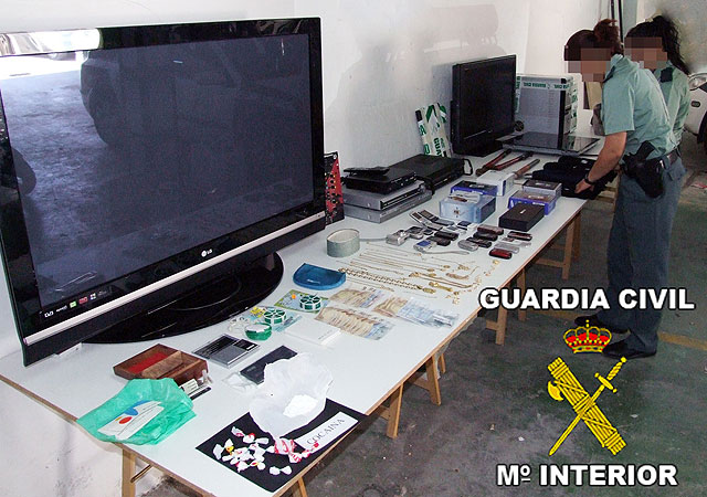 La Guardia Civil desarticula una organización dedicada al tráfico al menudeo de sustancias estupefacientes y al robo con fuerza en viviendas - 3, Foto 3