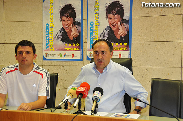 Presentado el programa de actividades “Verano polideportivo 2009” para niños, jóvenes y adultos, Foto 1