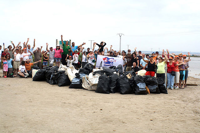 Un grupo de 74 voluntarios extrae 1.500 kilos de basura en fondos marinos de La Manga - 1, Foto 1