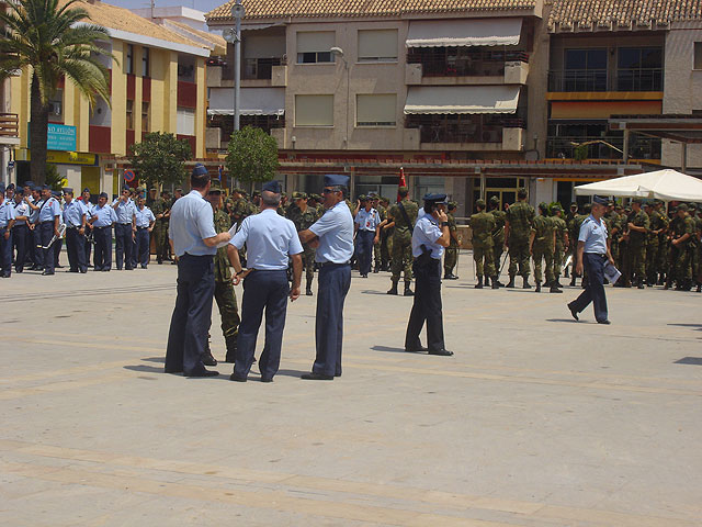 Militares de AGA ensaya la jura de bandera civil del día 12 en la plaza de España de San Javier - 1, Foto 1