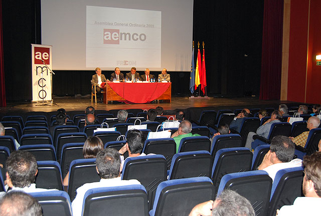 El alcalde de Totana y el concejal de Industria asisten a la asamblea general ordinaria de  AEMCO para mostrar su apoyo al sector, Foto 1