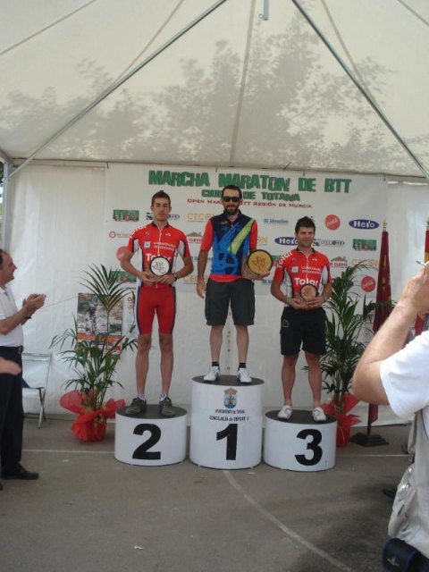 Gran carrera del C.C. Santa Eulalia en la II marcha-maratón ciudad de Totana, donde Juan Daniel costa consiguió el 1º puesto en sub-23, Foto 2