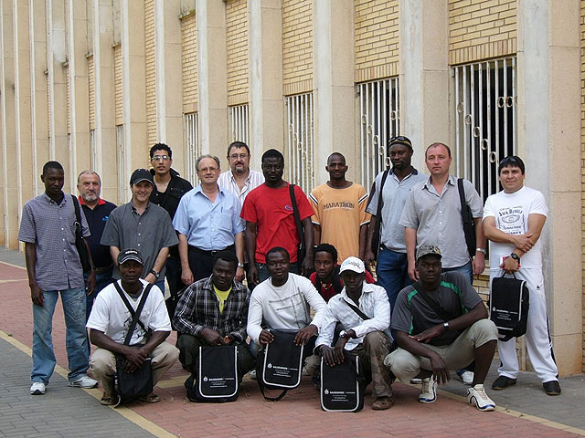 Quince alumnos inmigrantes aprenden los secretos de la soldadura - 1, Foto 1