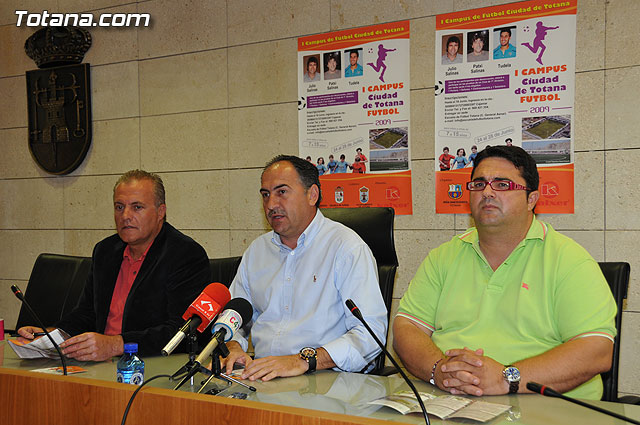 El “I Campus de Fútbol Ciudad de Totana 2009”, dirigido a niños y niñas con edades entre los 7 y 15 años, se celebrará del 24 al 28 de junio, Foto 2