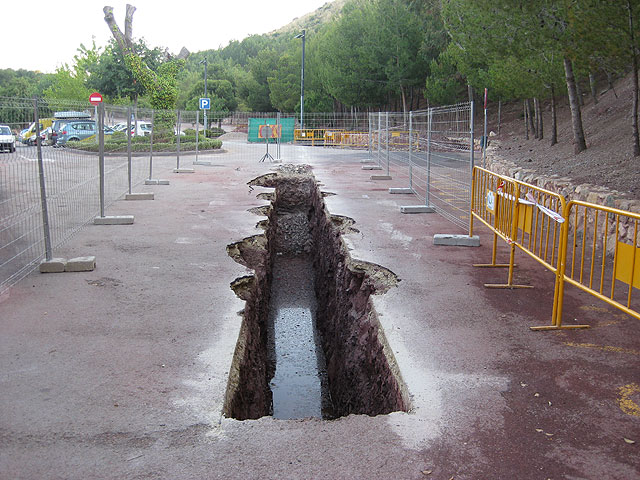 Comienzan las obras de mejora en el Santuario de La Santa que darán solución a los graves problemas de humedad que sufre este edificio, Foto 1