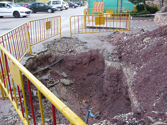 Comienzan las obras de mejora en el Santuario de La Santa que darán solución a los graves problemas de humedad que sufre este edificio, Foto 3