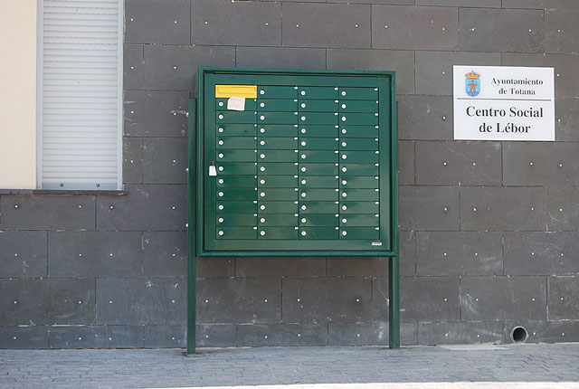 Los vecinos de Lébor disfrutan de los 60 nuevos buzones instalados en la pedanía, Foto 1