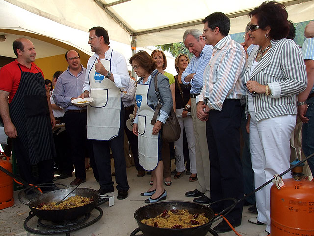 Rajoy se pone el mandil para hacer migas con los electores lorquinos - 1, Foto 1