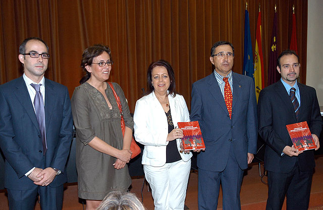 Se recoge en un libro experiencias de jóvenes emprendedores - 1, Foto 1