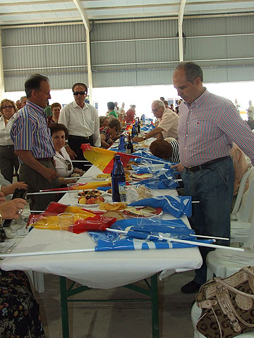 Rajoy se pone el mandil para 