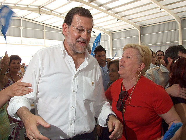 Rajoy se pone el mandil para 