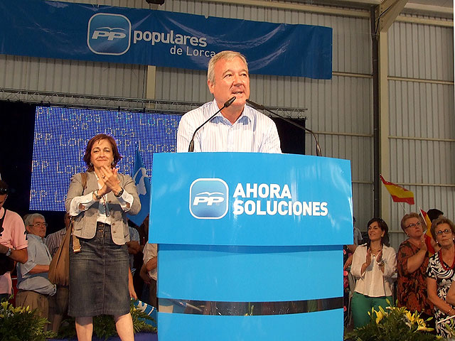 Rajoy se pone el mandil para 