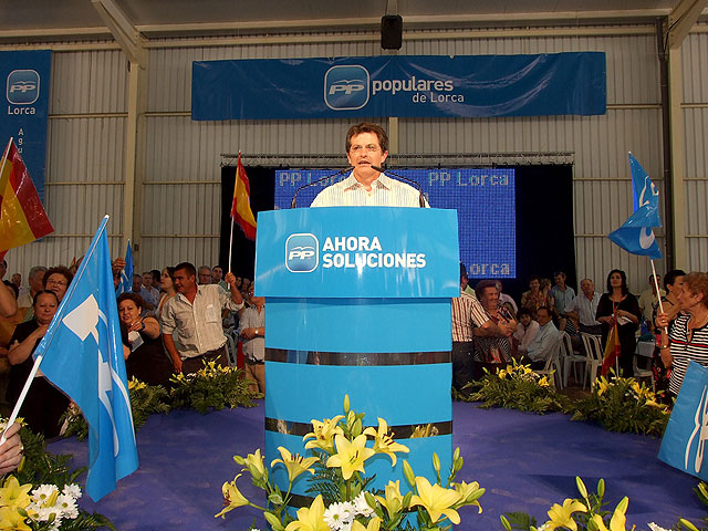 Rajoy se pone el mandil para 