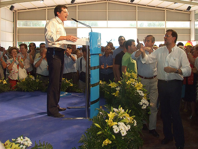 Rajoy se pone el mandil para 