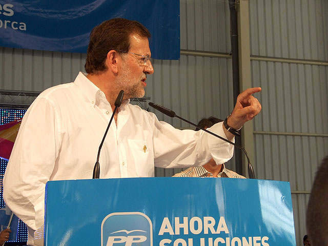 Rajoy se pone el mandil para 
