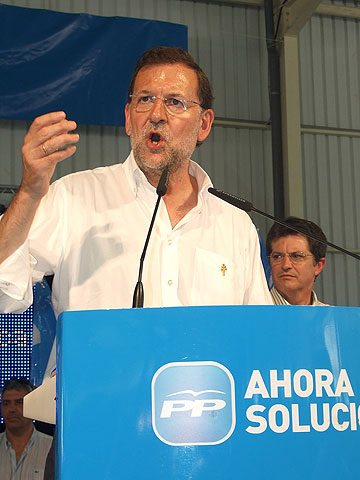 Rajoy se pone el mandil para 