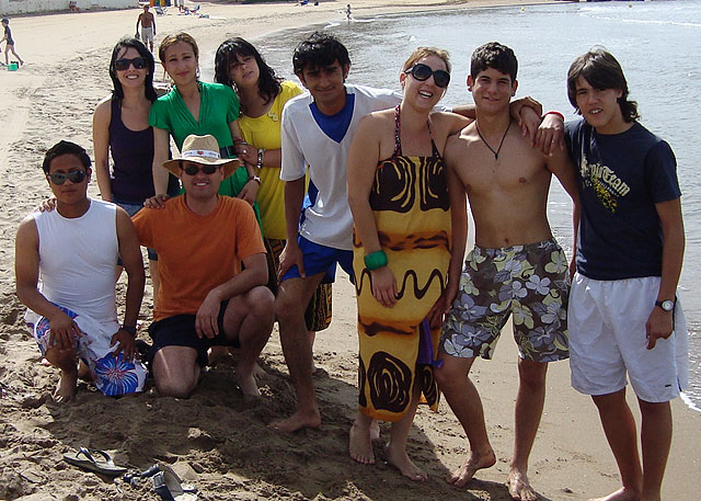Los alumnos que han participado en el curso formativo del Aula Ocupacional realizan una excursión de fin de curso a las playas de Mazarrón, Foto 4