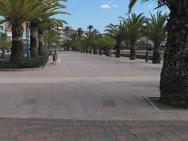 La Comunidad invierte en los paseos martimos de Puerto y Rihuete, Foto 1