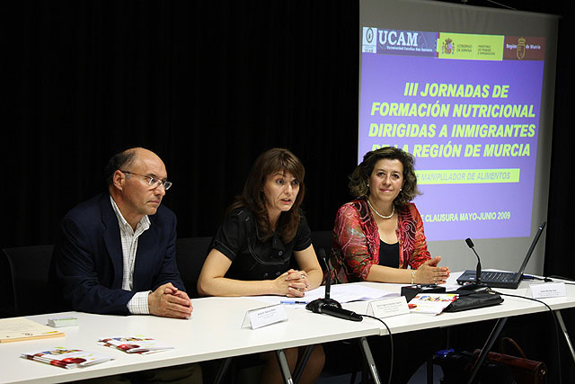 Unos 40 inmigrantes de Torre Pacheco obtienen el carné de manipulador de alimentos y aprende sobre la nutrición española - 1, Foto 1