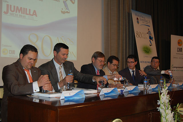 “Este libro es un homenaje al fútbol, al deporte y a la ciudad de Jumilla” - 3, Foto 3