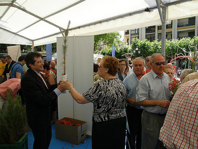 Unas 3.000 personas disfrutan en la Plaza Calderón de la I Feria del Medio Ambiente de Lorca - 1, Foto 1