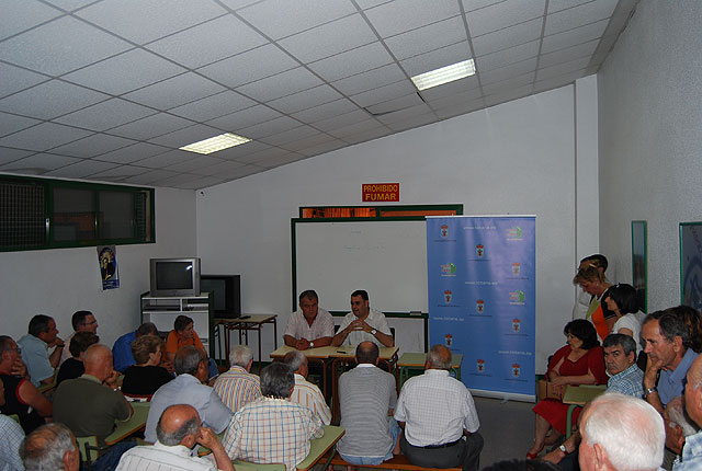 El alcalde y los miembros del equipo de Gobierno mantienen una asamblea vecinal participativa en el barrio Tirol Camilleri, La Estación, Las Peras, Triptolemos y Olímpico, Foto 1