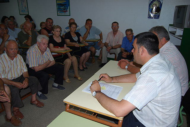 El alcalde y los miembros del equipo de Gobierno mantienen una asamblea vecinal participativa en el barrio Tirol Camilleri, La Estación, Las Peras, Triptolemos y Olímpico, Foto 3