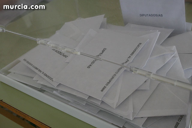 La participación total en las elecciones al Parlamento Europeo en Totana ha sido del 54,47% por ciento, Foto 1