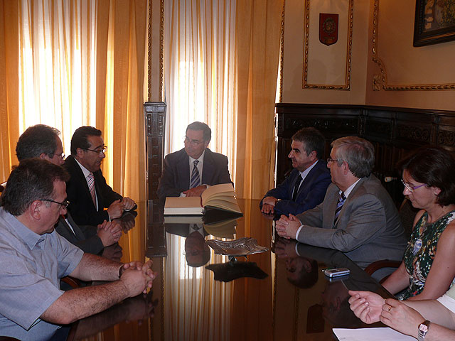 El Defensor del Pueblo visita Jumilla para dar a conocer a los ciudadanos esta institución - 1, Foto 1