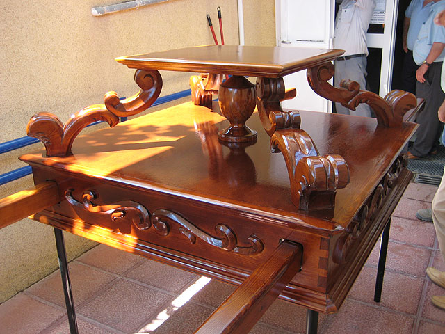 Los vecinos de Cazalla cuenta con un nuevo trono para la romería de San Isidro - 3, Foto 3