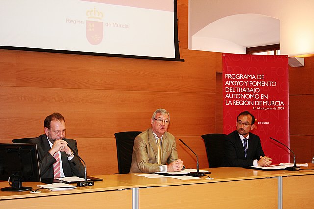 El Gobierno regional destina 27 millones de euros para impulsar cien medidas de apoyo a los autónomos y fomento del autoempleo - 1, Foto 1