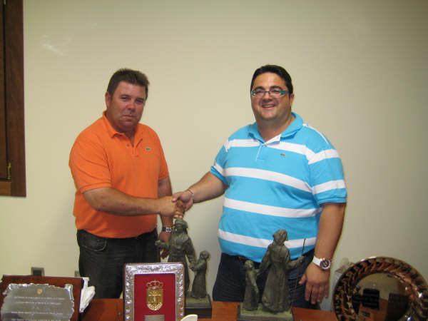 Julio Salinas, ex-jugador del FC Barcelona, copresentará la gala en la XXXII Trobada Mundial de Peñas, Foto 3