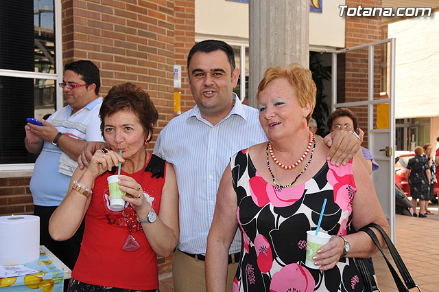 Los mayores han sido obsequiados con granizado de limn en el desarrollo de las fiestas que les estn dedicadas - 8